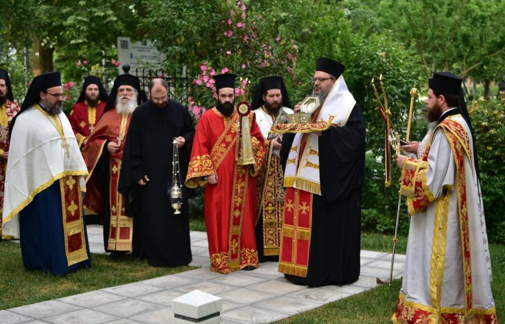 &Mu;&epsilon;&theta;έ&omicron;&rho;&tau;&omicron;&sigmaf; &Epsilon;&sigma;&pi;&epsilon;&rho;&iota;&nu;ό&sigmaf; &Sigma;&tau;&omicron;&nu; &Pi;&alpha;&nu;&eta;&gamma;&upsilon;&rho;ί&zeta;&omicron;&nu;&tau;&alpha; &Iota;. &Mu;. &Nu;. &Alpha;&gamma;ί&omicron;&upsilon; &Alpha;&chi;&iota;&lambda;&lambda;ί&omicron;&upsilon; &Lambda;ά&rho;&iota;&sigma;&alpha;&sigmaf;