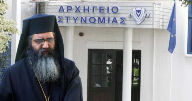 &Mu;&eta;&tau;&rho;&omicron;&pi;&omicron;&lambda;ί&tau;&eta;&sigmaf; &Mu;ό&rho;&phi;&omicron;&upsilon;: &ldquo;&Delta;&epsilon;&nu; &pi;&lambda;&eta;&rho;ώ&nu;&omega; &tau;&omicron; &pi;&rho;ό&sigma;&tau;&iota;&mu;&omicron;&rdquo;