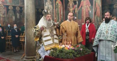 Η εορτή της Σταυροπροσκυνήσεως στον Ιερό Βυζαντινό Ναό Κοιμήσεως της Θεοτόκου Καλαμπάκας Η εορτή της Σταυροπροσκυνήσεως στον Ιερό Βυζαντινό Ναό Κοιμήσεως της Θεοτόκου Καλαμπάκας